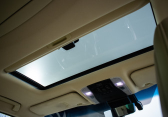 Подержанный автомобиль Toyota Alphard 2021 года (16 фото)