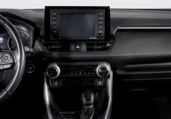 Подержанный автомобиль Toyota RAV4 2020 года (13 фото)