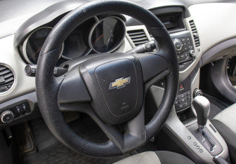 Подержанный автомобиль Chevrolet Cruze Sedan 2011 года (16 фото)