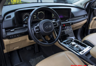 Подержанный автомобиль Kia Carnival 2021 года (23 фото)