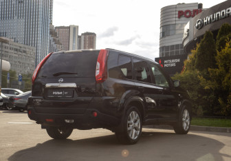 Подержанный автомобиль Nissan X-Trail 2011 года (4 фото)