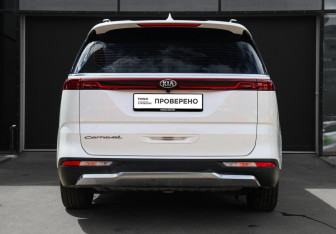 Подержанный автомобиль Kia Carnival 2020 года (5 фото)
