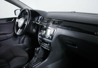 Подержанный автомобиль Skoda Rapid Liftback 2015 года (6 фото)