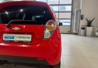 Подержанный автомобиль Chevrolet Spark 2011 года (7 фото)