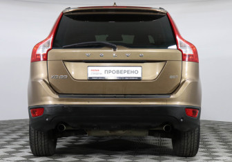 Подержанный автомобиль Volvo XC60 2010 года (6 фото)