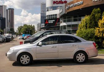 Подержанный автомобиль Chevrolet Lacetti Sedan 2012 года (6 фото)