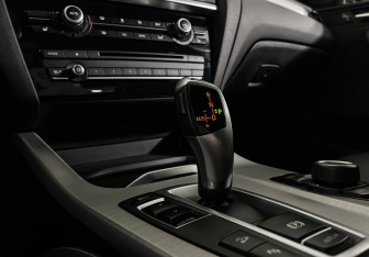 Подержанный автомобиль BMW X4 2017 года (17 фото)