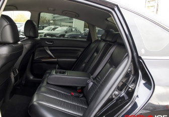 Подержанный автомобиль Nissan Teana 2010 года (10 фото)