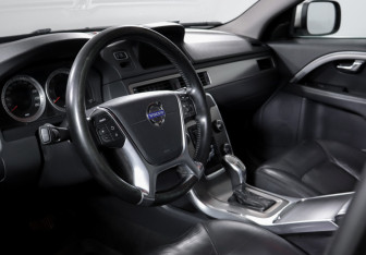 Подержанный автомобиль Volvo XC70 2012 года (14 фото)
