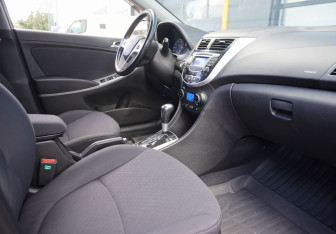 Подержанный автомобиль Hyundai Solaris Hatchback 2014 года (11 фото)