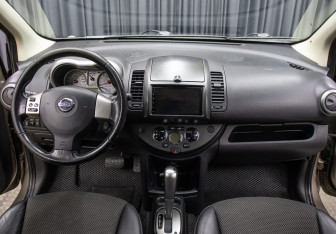 Подержанный автомобиль Nissan Note 2006 года (14 фото)