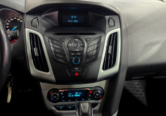 Подержанный автомобиль Ford Focus Sedan 2013 года (14 фото)