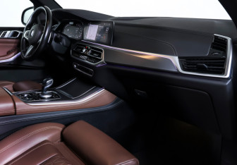 Подержанный автомобиль BMW X5 2020 года (11 фото)