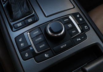 Подержанный автомобиль Hyundai Genesis 2015 года (21 фото)