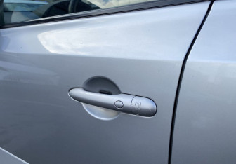 Подержанный автомобиль Renault Koleos 2012 года (17 фото)