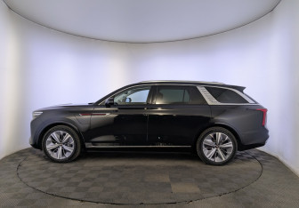 Новый Hongqi E-HS9 2021 (8 фото)