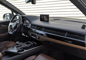 Подержанный автомобиль Audi Q7 2017 года (11 фото)