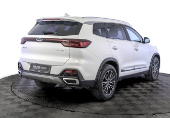 Подержанный автомобиль Chery Tiggo 8 2024 года (5 фото)