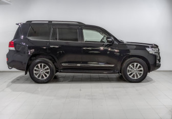 Подержанный автомобиль Toyota Land Cruiser Suv 2018 года (4 фото)