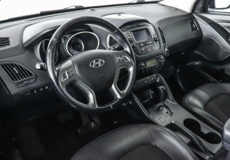 Подержанный автомобиль Hyundai ix35 2015 года (8 фото)