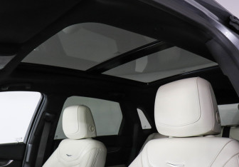 Подержанный автомобиль Cadillac XT5 2021 года (18 фото)