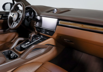 Подержанный автомобиль Porsche Cayenne 2019 года (9 фото)