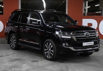 Подержанный автомобиль Toyota Land Cruiser Suv 2019 года (3 фото)