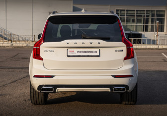 Подержанный автомобиль Volvo XC90 2019 года (6 фото)
