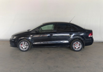 Подержанный автомобиль Volkswagen Polo Sedan 2011 года (7 фото)