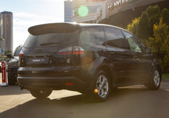 Подержанный автомобиль Ford S-MAX 2006 года (4 фото)