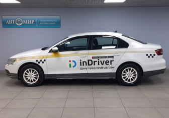 Подержанный автомобиль Volkswagen Jetta Sedan 2018 года (8 фото)