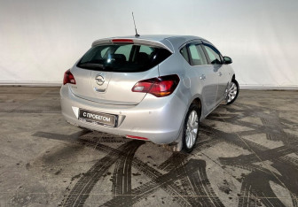 Подержанный автомобиль Opel Astra Hatchback 2012 года (4 фото)