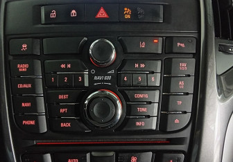 Подержанный автомобиль Opel Astra Wagon 2013 года (15 фото)