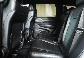 Подержанный автомобиль Jeep Grand Cherokee 2016 года (12 фото)