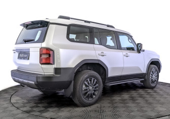 Подержанный автомобиль Toyota Land Cruiser Prado 2024 года (5 фото)
