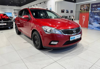 Подержанный автомобиль Kia Ceed Hatchback 2011 года (3 фото)