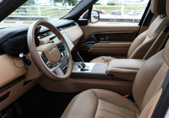 Подержанный автомобиль Land Rover Range Rover 2025 года (18 фото)