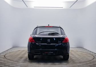 Подержанный автомобиль Peugeot 308 Hatchback 2010 года (6 фото)
