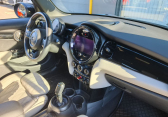 Подержанный автомобиль MINI Hatch 2021 года (11 фото)