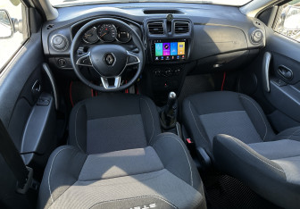 Подержанный автомобиль Renault Sandero 2020 года (13 фото)