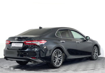 Подержанный автомобиль Toyota Camry Sedan 2022 года (5 фото)