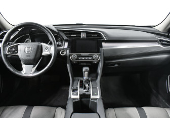 Подержанный автомобиль Honda Civic Sedan 2017 года (8 фото)
