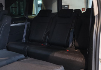 Подержанный автомобиль Peugeot Traveller 2021 года (9 фото)