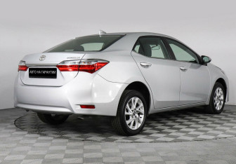 Подержанный автомобиль Toyota Corolla Sedan 2017 года (3 фото)