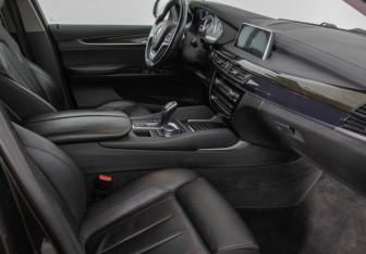 Подержанный автомобиль BMW X6 2015 года (9 фото)