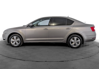 Подержанный автомобиль Skoda Octavia Liftback 2019 года (8 фото)