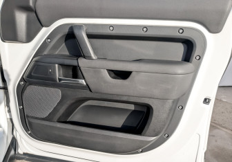 Подержанный автомобиль Land Rover Defender Suv 2021 года (24 фото)