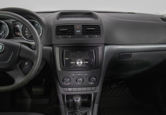 Подержанный автомобиль Skoda Yeti 2013 года (14 фото)