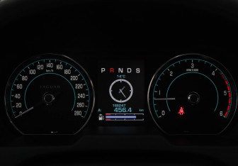 Подержанный автомобиль Jaguar XF Sedan 2012 года (11 фото)