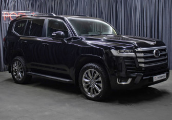 Подержанный автомобиль Toyota Land Cruiser Suv 2022 года (3 фото)